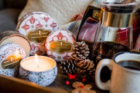 Aqua De Soi Holiday 9 oz Tin Candles